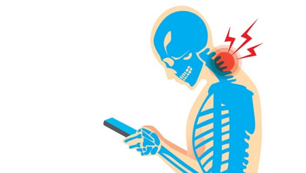 Προβλήματα υγείας από κακή στάση σώματος λόγω χρήσης smartphone.